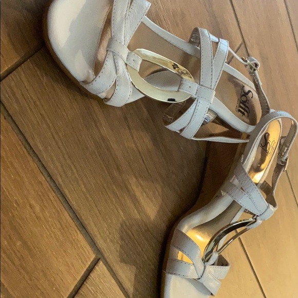 Heels - Picture 2 of 4